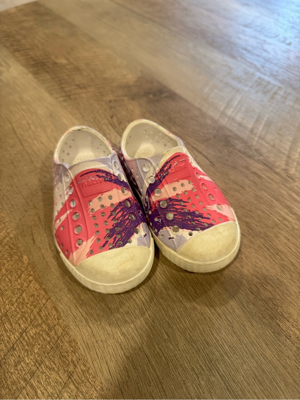 Native Jeffersons Slip-On Shoes in Pink and Purple Splash Size C5
